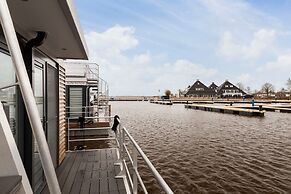 Houseboat With Stunning Views