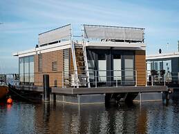 Houseboat With Roof Terrace and Beautiful View