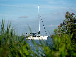 Houseboat With Roof Terrace and Beautiful View