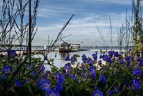 Houseboat With Stunning Views