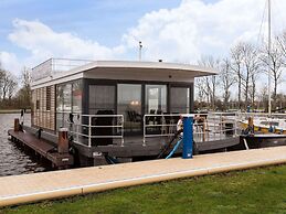 Houseboat With Roof Terrace and Beautiful View