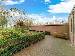 Tranquil Apartment in Sint Maartensbrug