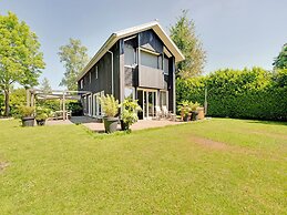 Spacious and Stylish Family Home in Grou