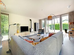 Spacious and Stylish Family Home in Grou