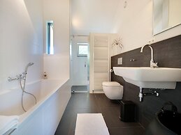 Spacious and Stylish Family Home in Grou
