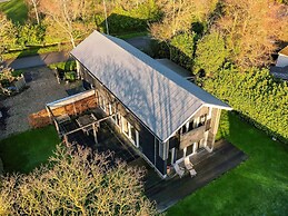 Spacious and Stylish Family Home in Grou