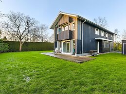 Spacious and Stylish Family Home in Grou