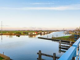 Spacious and Stylish Family Home in Grou