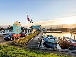 Spacious and Stylish Family Home in Grou