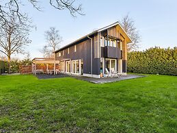 Spacious and Stylish Family Home in Grou