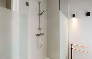 Atmospheric Luxury Sustainable Home With Spacious Garden