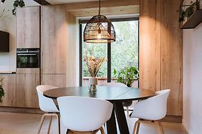 Atmospheric Luxury Sustainable Home With Spacious Garden