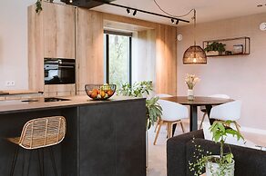 Atmospheric Luxury Sustainable Home With Spacious Garden