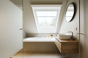 Atmospheric Luxury Sustainable Home With Spacious Garden