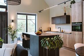 Atmospheric Luxury Sustainable Home With Spacious Garden