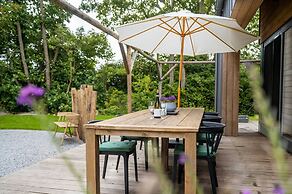 Atmospheric Luxury Sustainable Home With Spacious Garden