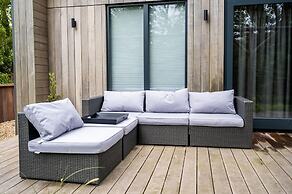 Atmospheric Luxury Sustainable Home With Spacious Garden