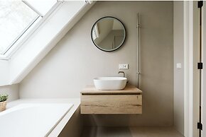 Atmospheric Luxury Sustainable Home With Spacious Garden