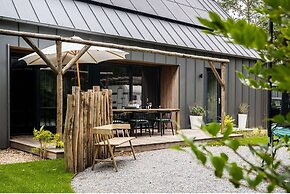 Atmospheric Luxury Sustainable Home With Spacious Garden