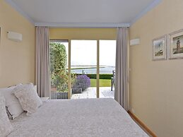 Modern Furnished Detached Bungalow, Located on the Marina