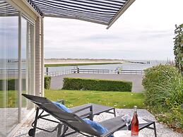 Modern Furnished Detached Bungalow, Located on the Marina