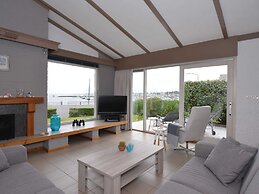 Modern Furnished Detached Bungalow, Located on the Marina