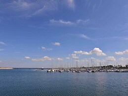 Modern Furnished Detached Bungalow, Located on the Marina