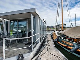 Waterlodge Blue Lagoon on Jetty for 4 People