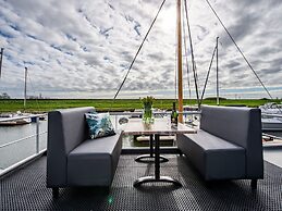 Waterlodge Blue Lagoon on Jetty for 4 People