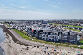Apartment With a View of the Marina