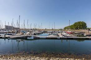 Apartment With a View of the Marina