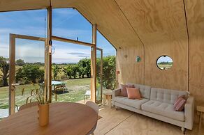 Tiny Wrap-around House on the Edge of Beach