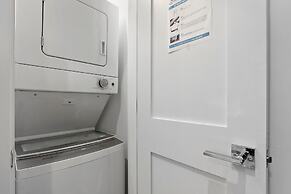 Elite Studio Apt near Shops in Uptown