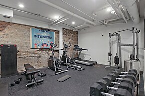 Elite Studio Apt near Shops in Uptown