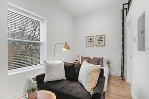 Elite Studio Apt near Shops in Uptown