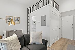 Elite Studio Apt near Shops in Uptown