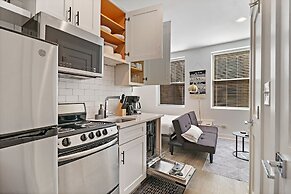 Nice & Comfy Studio Apt in Uptown
