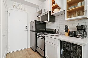 Nice & Comfy Studio Apt in Uptown