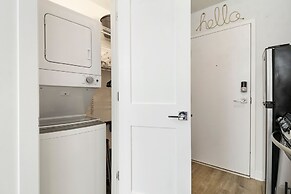 Nice & Comfy Studio Apt in Uptown
