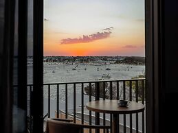 Wonil Hotel Perth - Handwritten Collection