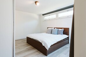 Modern Holiday Home With Spacious Garden and Terrace Suitable for 5 Pe