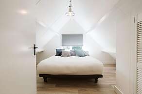 Modern Holiday Home With Spacious Garden and Terrace Suitable for 5 Pe