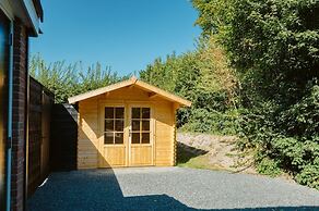 Modern Holiday Home With Spacious Garden and Terrace Suitable for 5 Pe