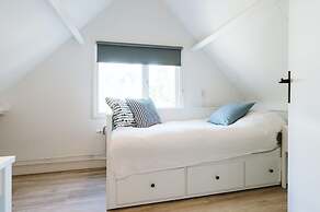 Modern Holiday Home With Spacious Garden and Terrace Suitable for 5 Pe