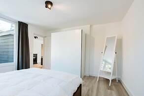 Modern Holiday Home With Spacious Garden and Terrace Suitable for 5 Pe