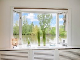 Fantastic Villa in Ooltgensplaat With Jetty