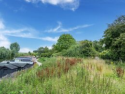 Idyllic Holiday Home in Ooltgensplaat on the Water
