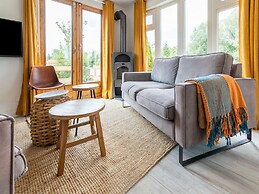 Idyllic Holiday Home in Ooltgensplaat on the Water