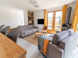 Idyllic Holiday Home in Ooltgensplaat on the Water