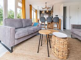 Idyllic Holiday Home in Ooltgensplaat on the Water